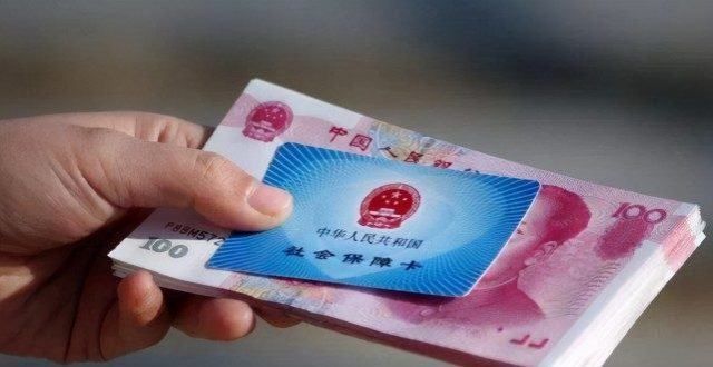 解赋分模式教师工资新调整，退休教师有望拿8000元退休金，但需满足3个条件高考卷