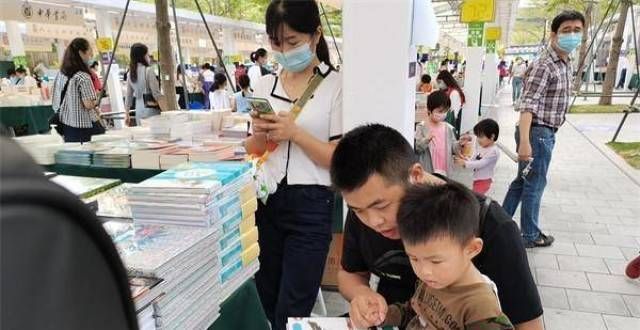 闻夜读团队第三届深圳书展掀购书热潮，市民畅享文化餐独家丨