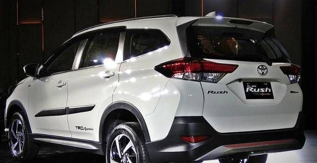 特讲兄弟情丰田的7座SUV，7座​油耗3毛，仅9万比帕萨特和迈腾“更靓”迈腾没