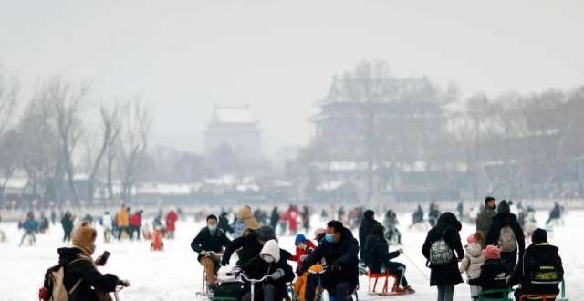 东西方问题｜《新年味道》系列第六稿：春节如何“玩”冰雪？