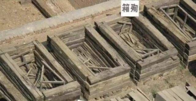 价值远超亿荒地突现200多个“黑洞”，气得专家暴跳如雷，却挖出了顶级葬具郢靖王