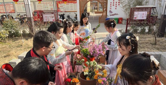 泥剑流德钟老城区西南隅街道举行古风主题插花活动西云堂