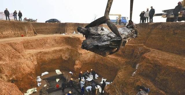 为申遗加码2000年汉墓被盗，4个盗墓贼丧命于此，出土文物价值不少于200亿三星堆