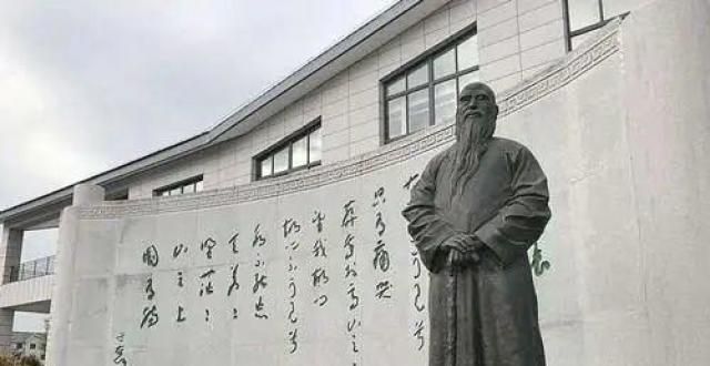 画人物赏析师醉酒题字：“不可随处小便”，醒来后巧改字的顺序，成醒世名言暗黑风