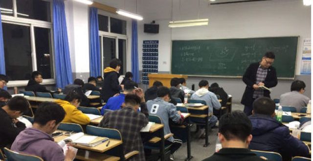 面落实中小学迎“好消息”，教师们实行弹性工作制度，2022将面落实中小学