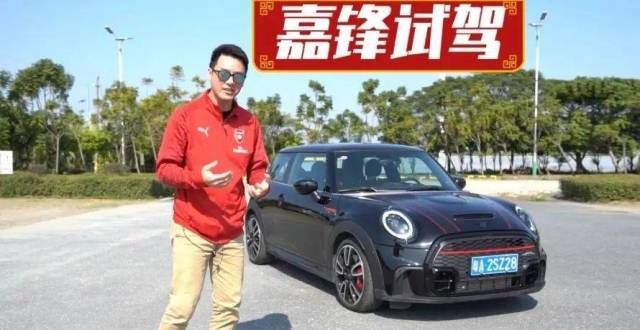 法轻松化解视频｜再不买就变电动了，嘉锋试驾MINI JCW，燃起来了手动挡